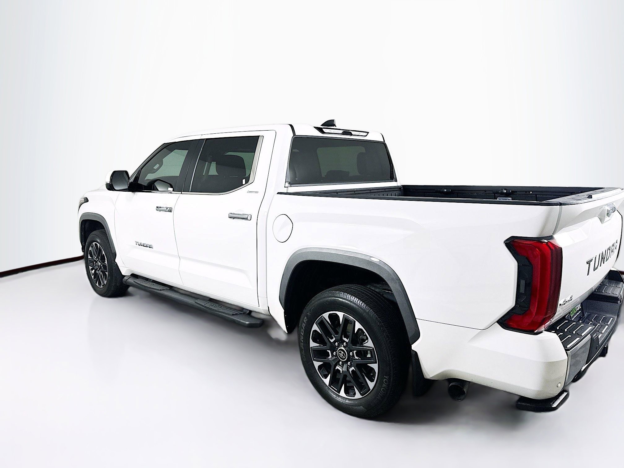 Used 2024 Toyota Tundra Limited w/ Power Package AWD/4WD image 5