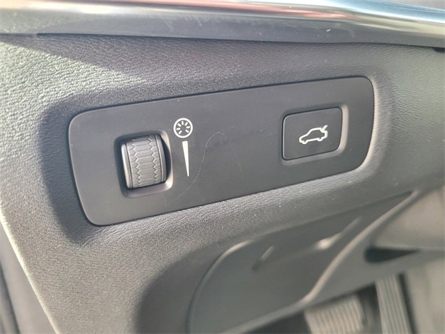 Used 2017 Volvo S90 T5 Momentum w/ Vision Package image 19