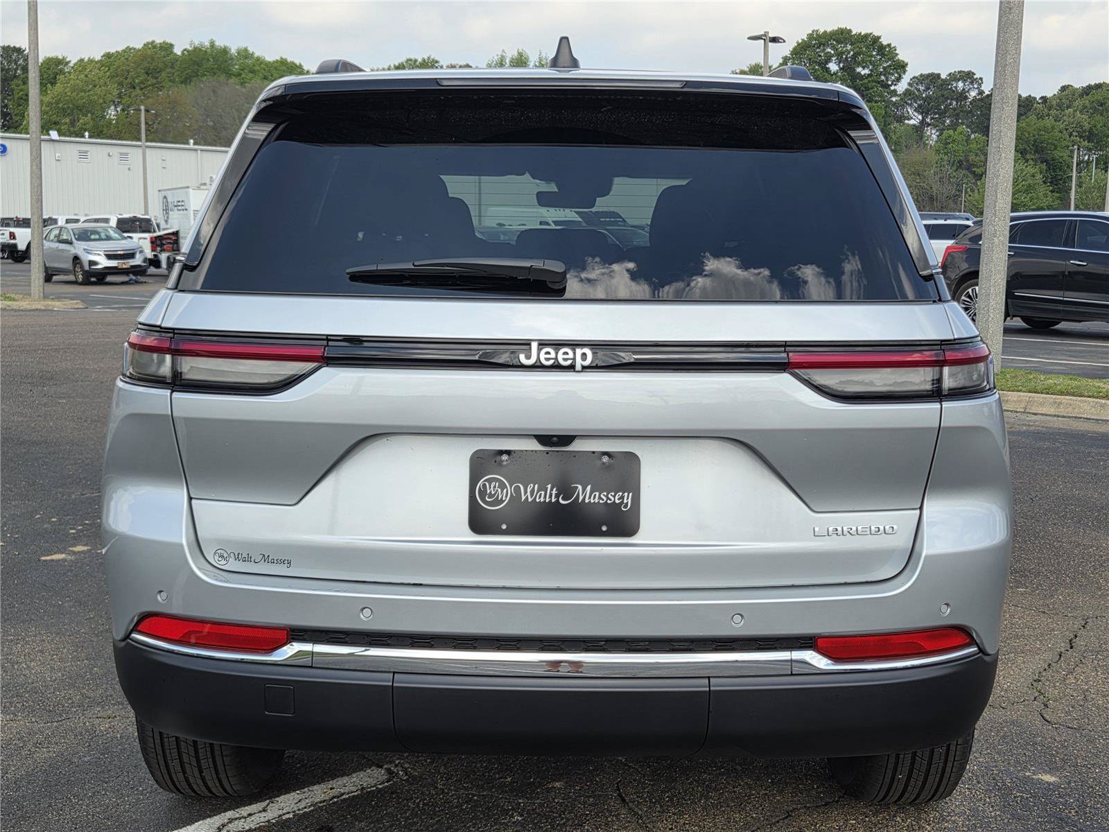 New 2025 Jeep Grand Cherokee Laredo X w/ Luxury Tech Group I RWD image 6