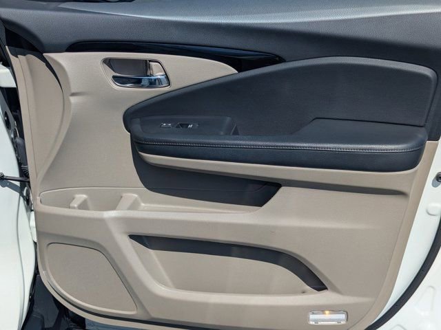 Used 2019 Honda Pilot Elite image 13