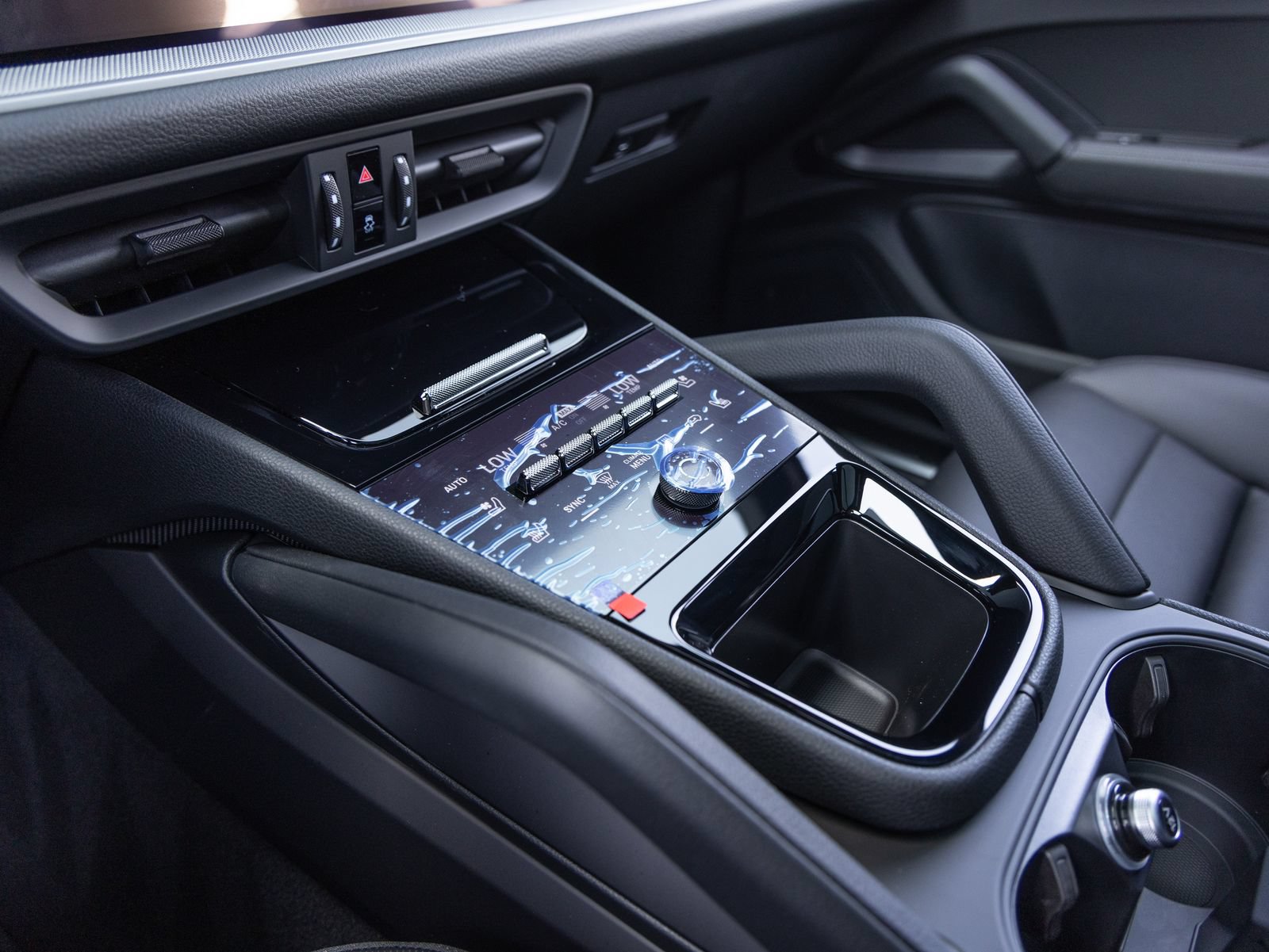 New 2026 Porsche Cayenne E-Hybrid AWD/4WD image 18