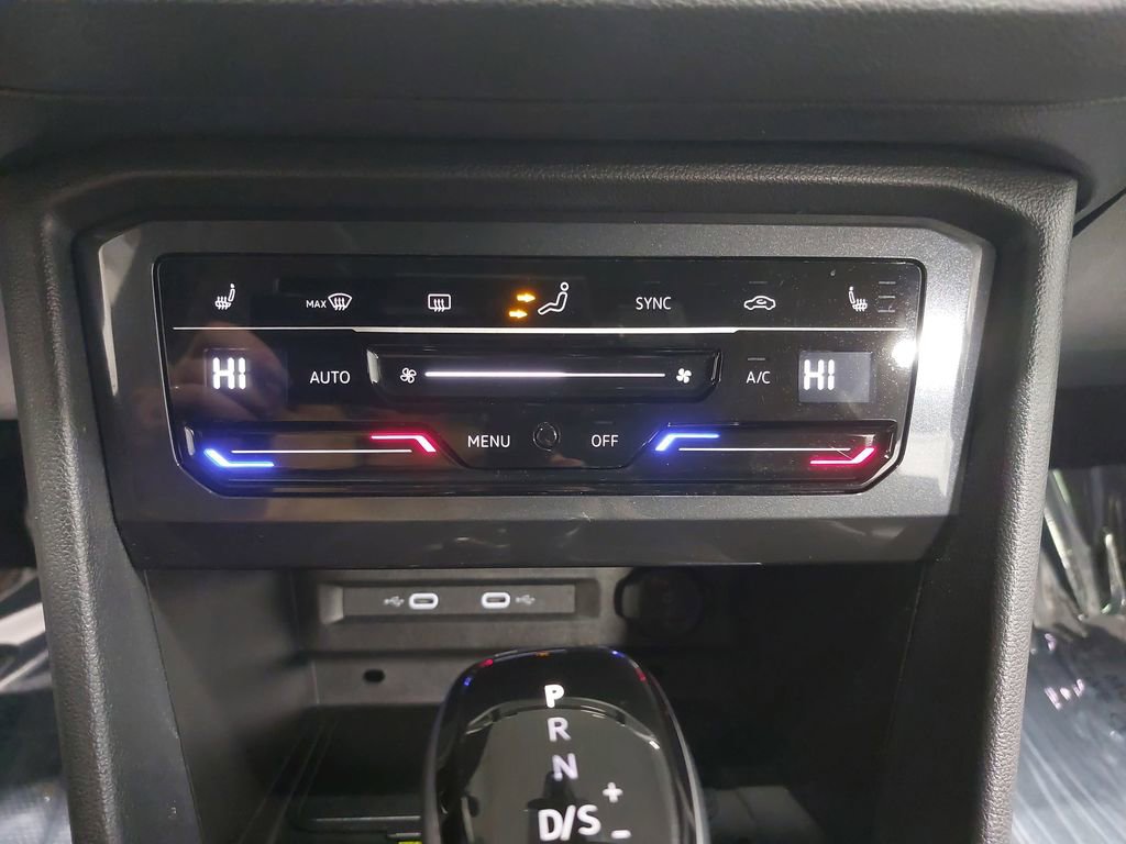 Used 2022 Volkswagen Tiguan SE image 21