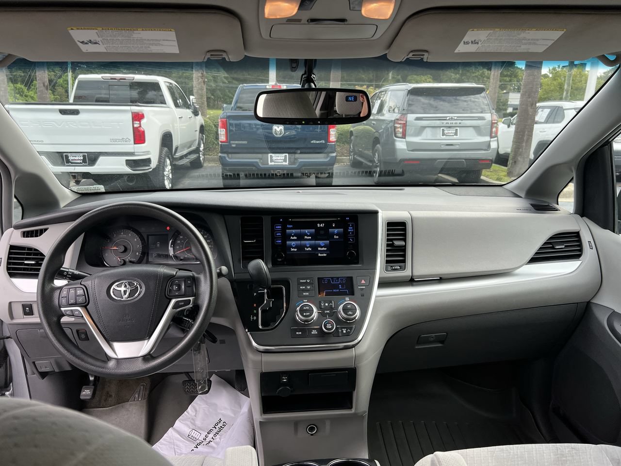 Used 2015 Toyota Sienna LE FWD image 31