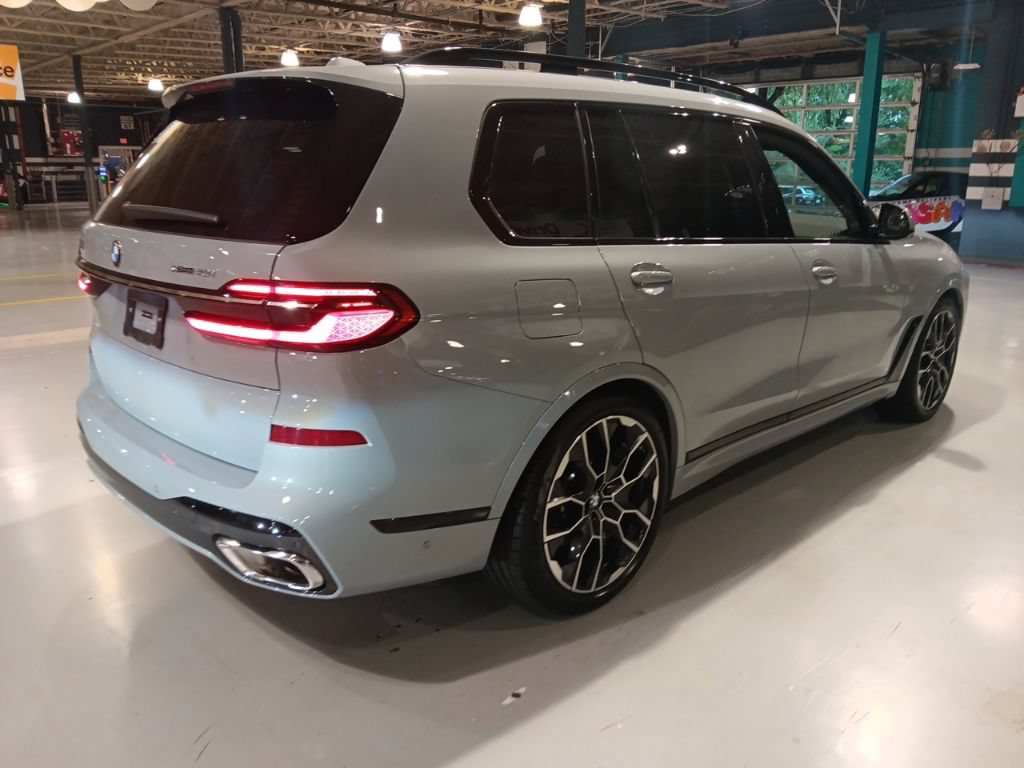 Certified 2026 BMW X7 xDrive40i w/ M Sport Package AWD/4WD image 11