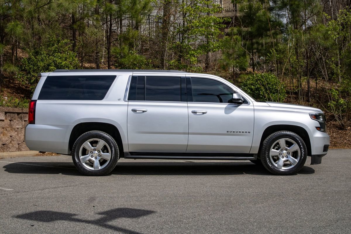 Used 2017 Chevrolet Suburban LT AWD/4WD image 4