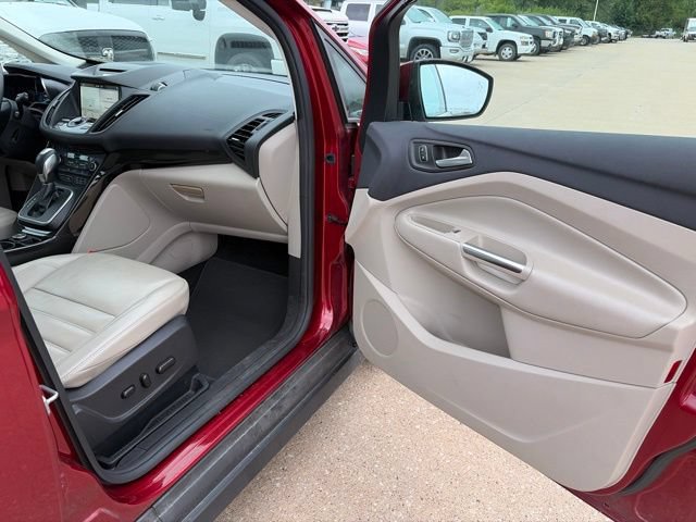 Used 2017 Ford C-MAX Titanium w/ Equipment Group 301A FWD image 22