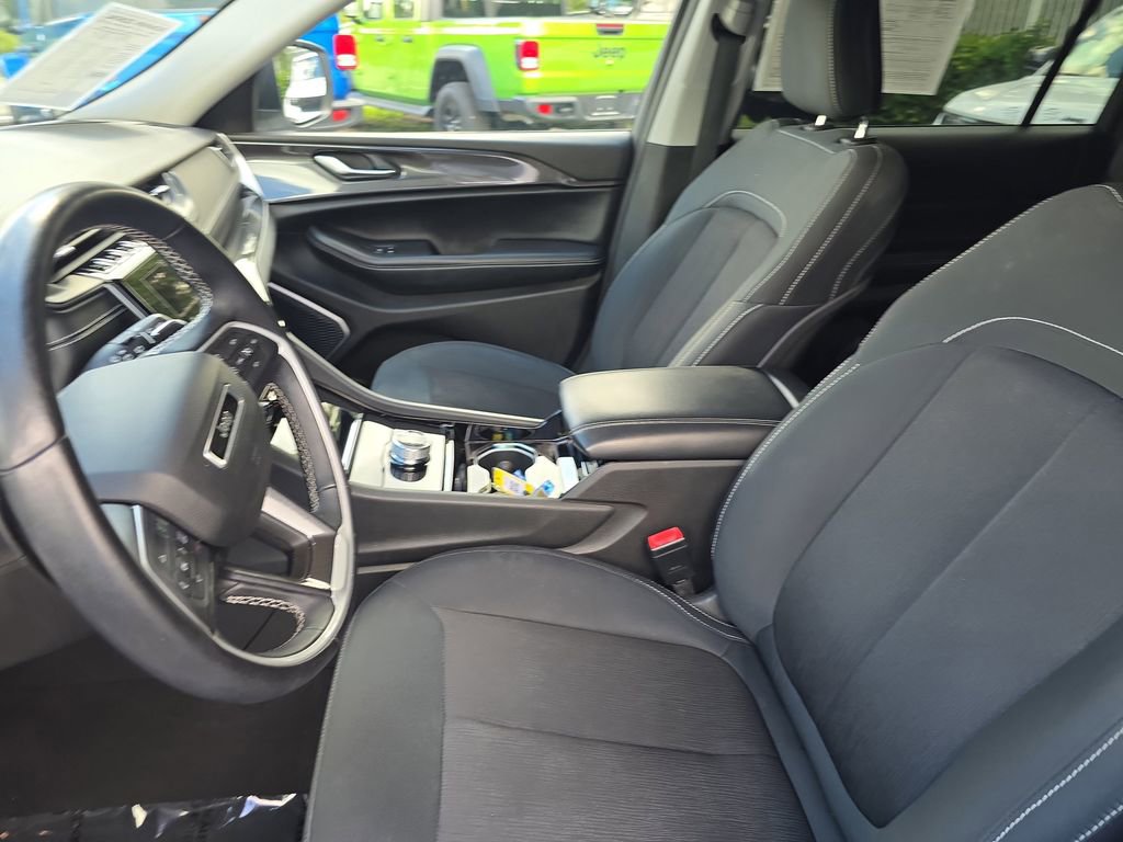 Used 2022 Jeep Grand Cherokee L Laredo w/ Luxury Tech Group I image 19