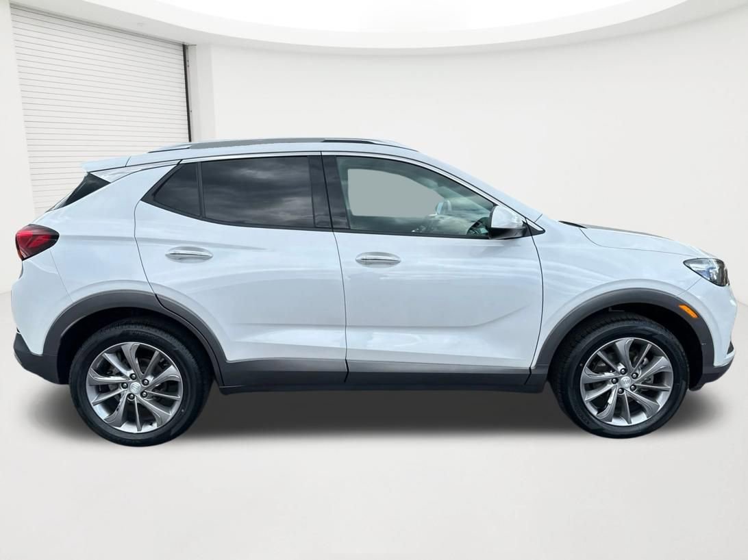 Certified 2022 Buick Encore GX Essence w/ Experience Buick Package AWD/4WD image 4