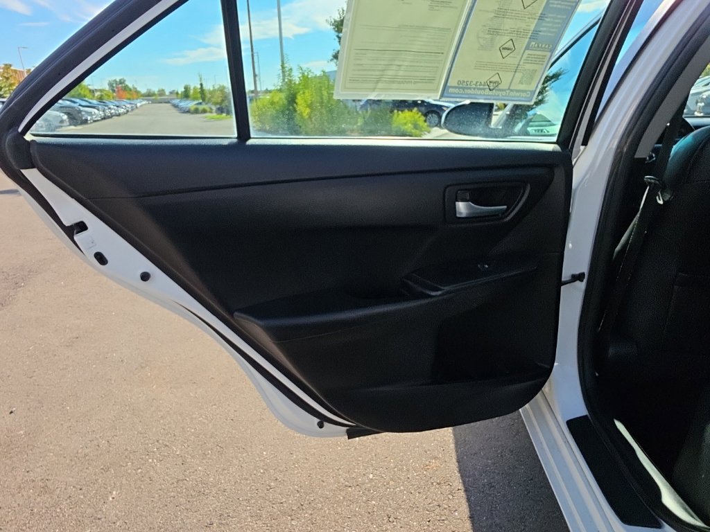 Used 2016 Toyota Camry SE FWD image 19
