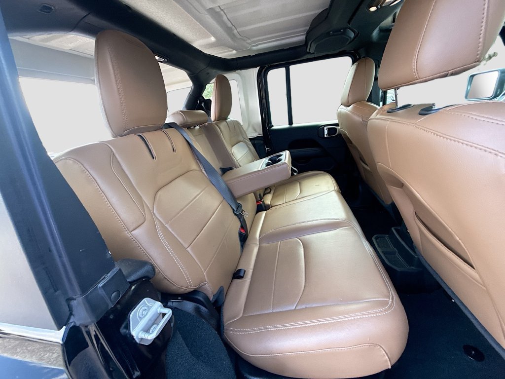 Used 2022 Jeep Wrangler Unlimited Sahara w/ Cold Weather Group AWD/4WD image 32