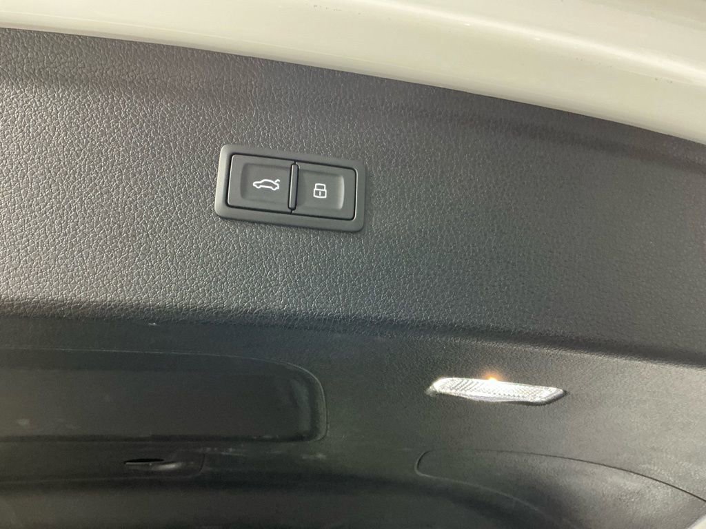 Used 2025 Audi Q5 2.0T Premium image 37