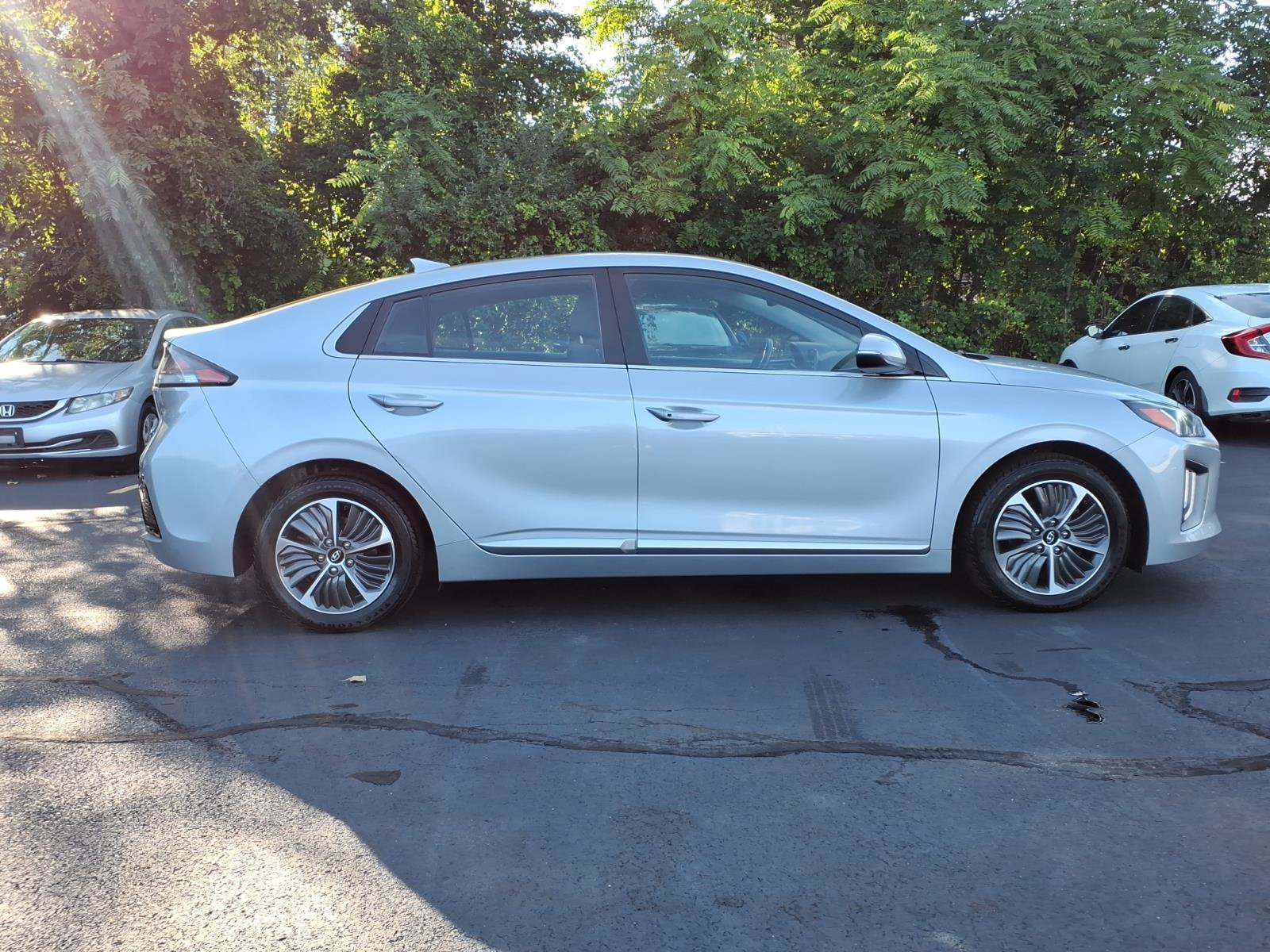Used 2022 Hyundai Ioniq SEL FWD image 4