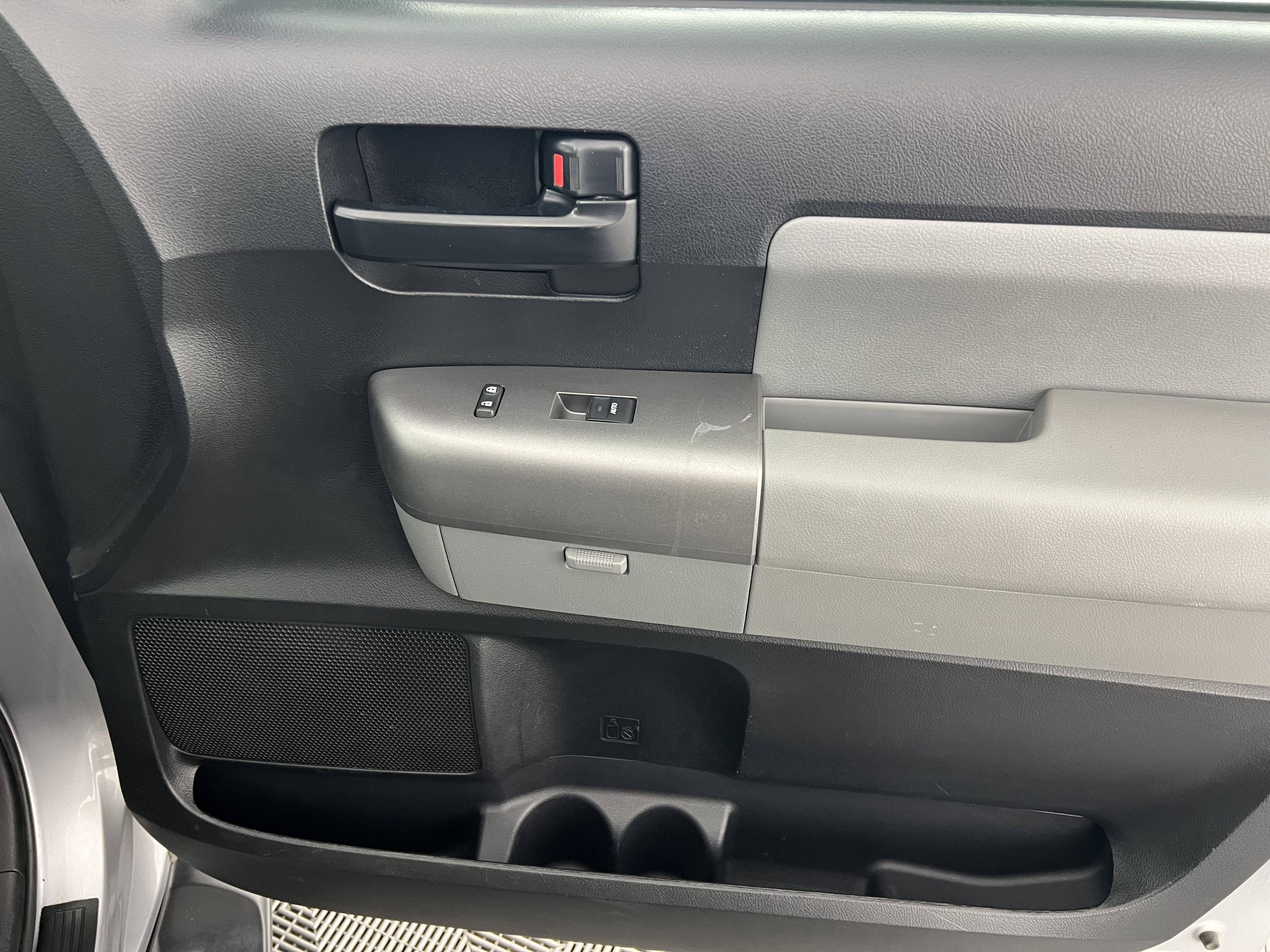 Used 2014 Toyota Sequoia SR5 w/ Premium Package AWD/4WD image 26