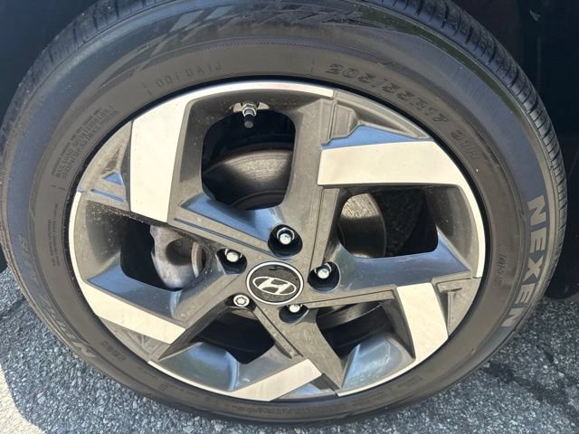 Used 2023 Hyundai Venue SEL FWD image 8