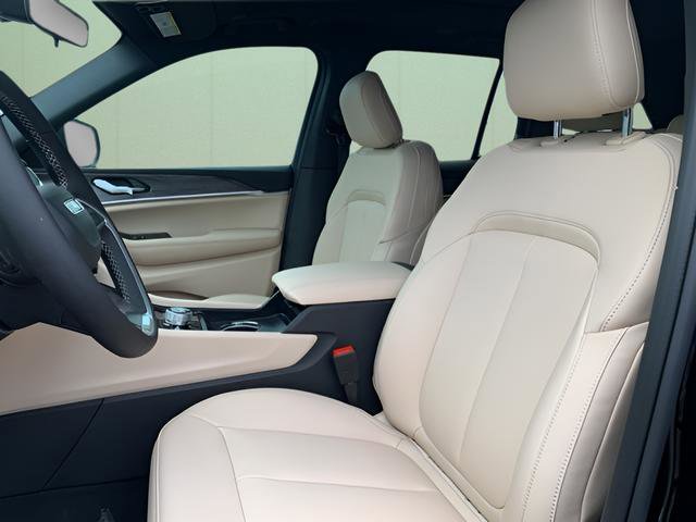 New 2025 Jeep Grand Cherokee Limited w/ Black Appearance Package image 18