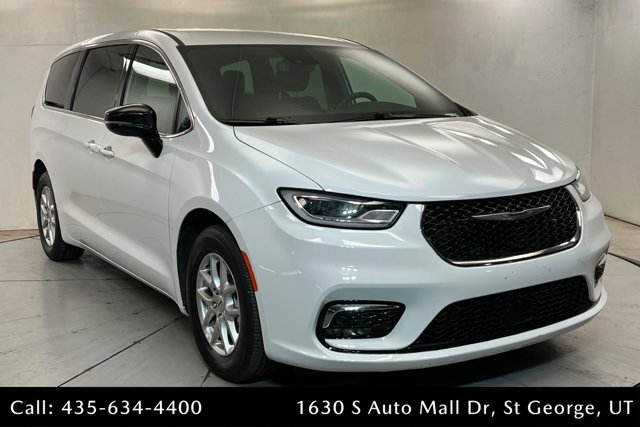 Used 2025 Chrysler Pacifica Select FWD image 7