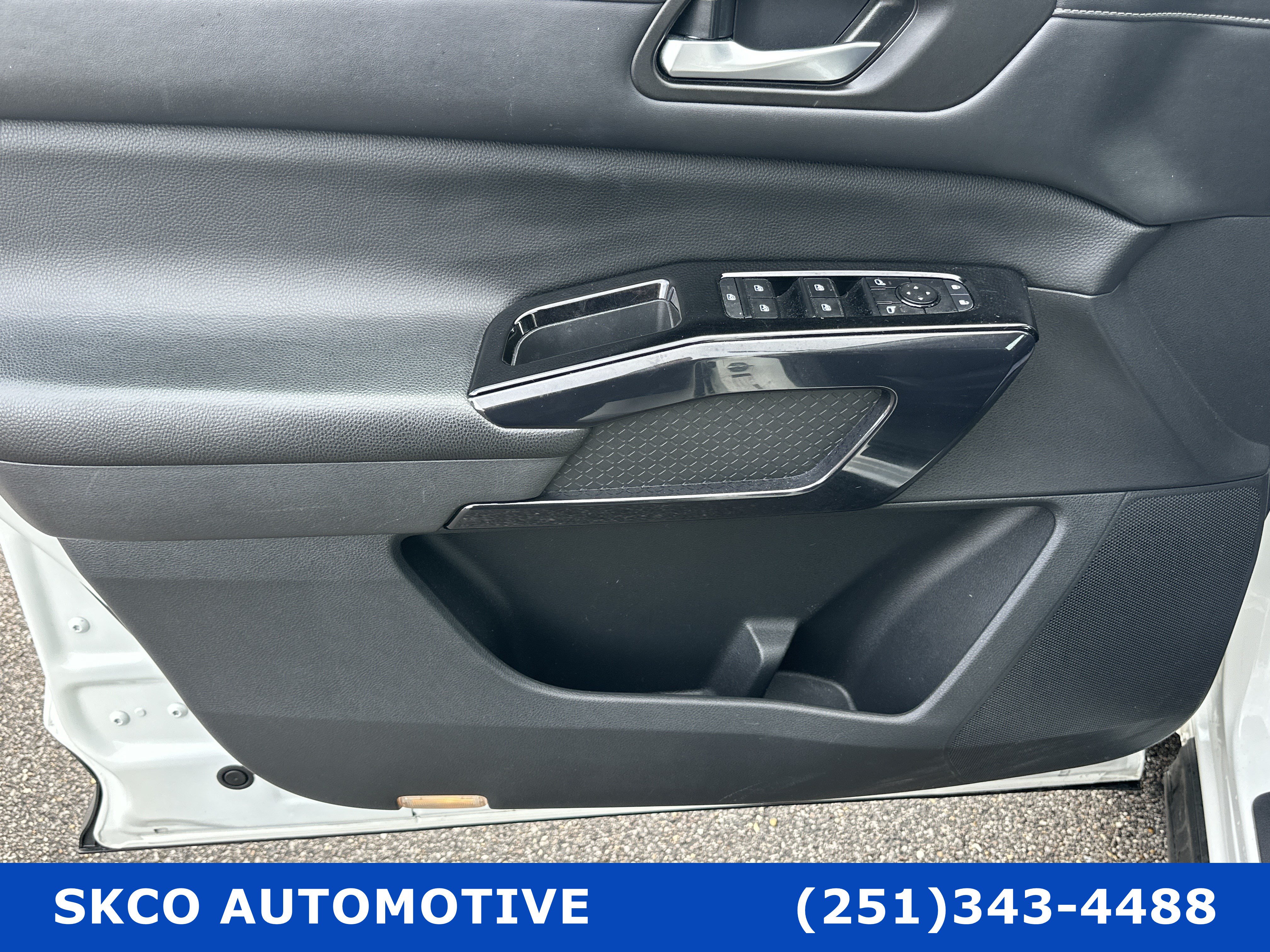 Used 2022 Nissan Pathfinder SV FWD image 12
