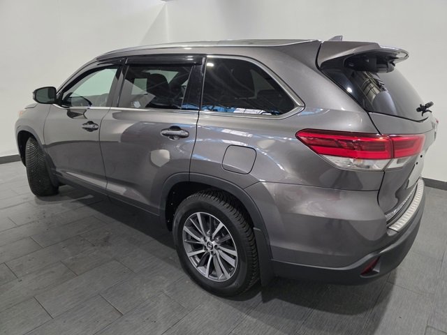 Used 2019 Toyota Highlander XLE image 3