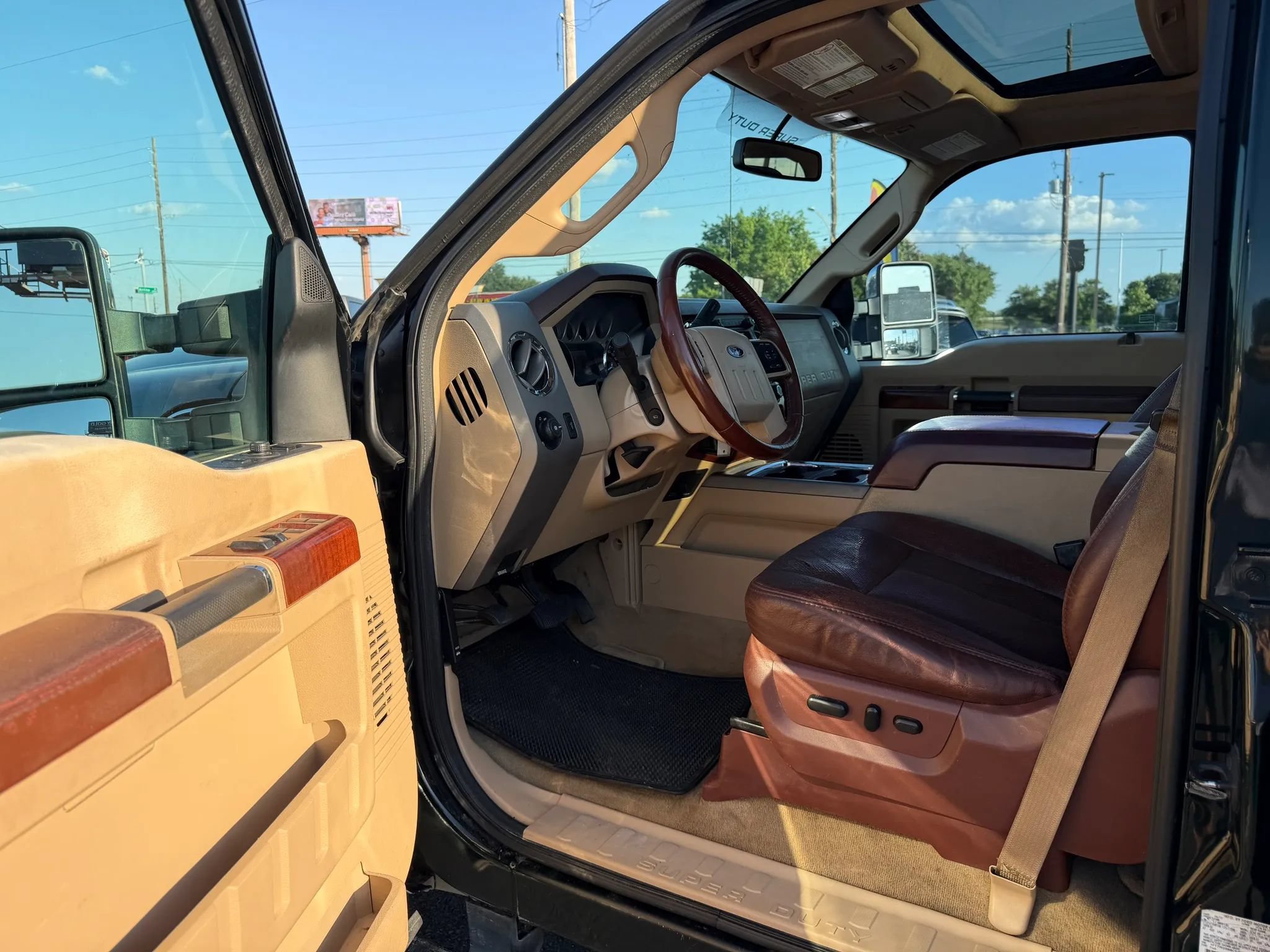Used 2012 Ford F250 King Ranch w/ King Ranch w/Chrome Pkg AWD/4WD image 4