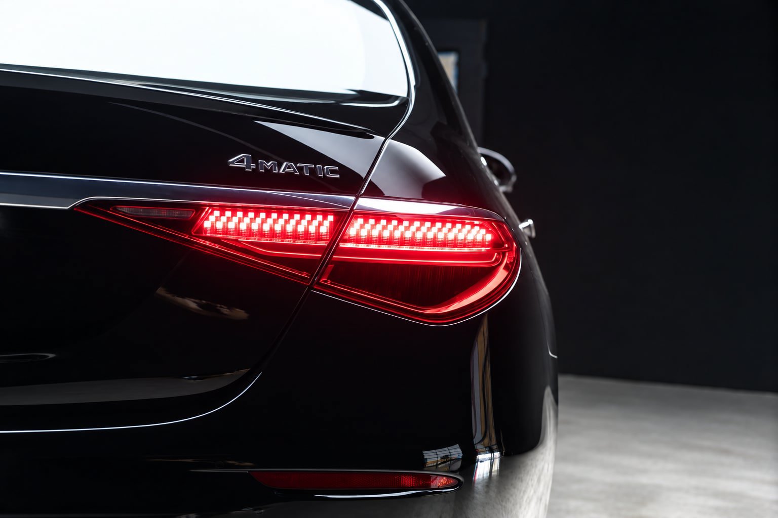 Used 2022 Mercedes-Benz S 500 4MATIC w/ AMG Line Package image 18