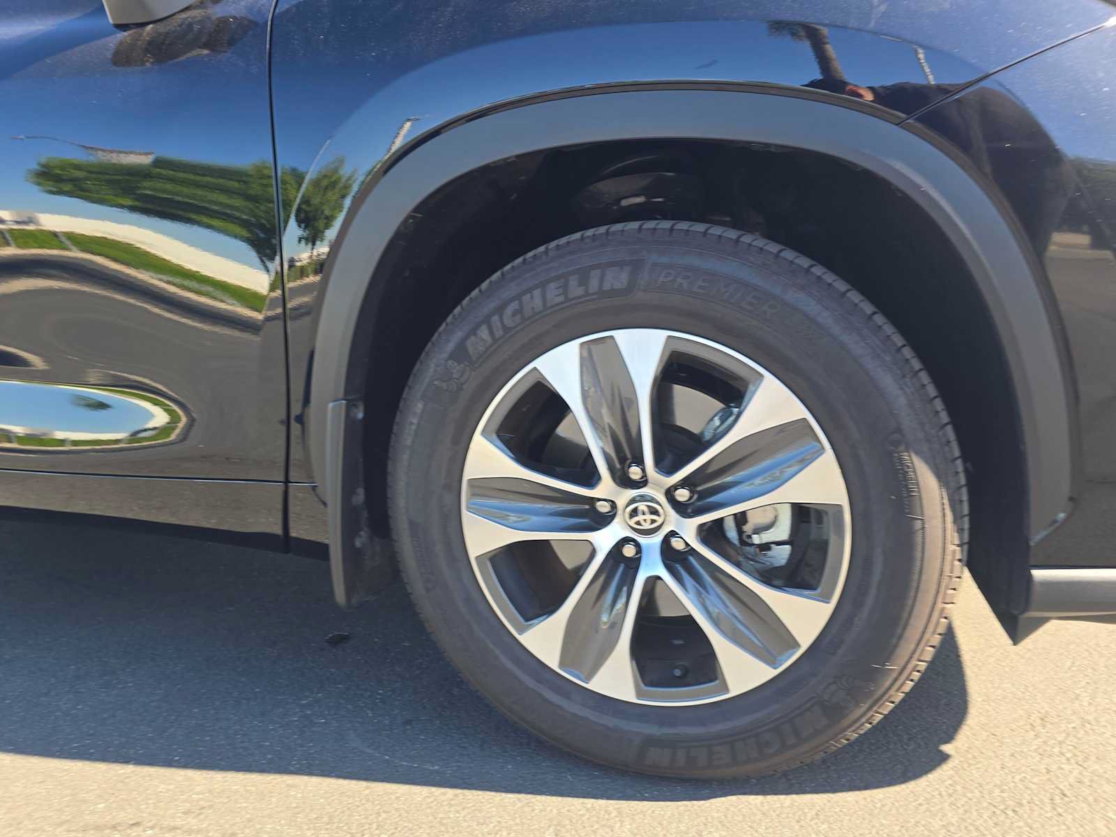 Certified 2026 Toyota Highlander XLE AWD/4WD image 9