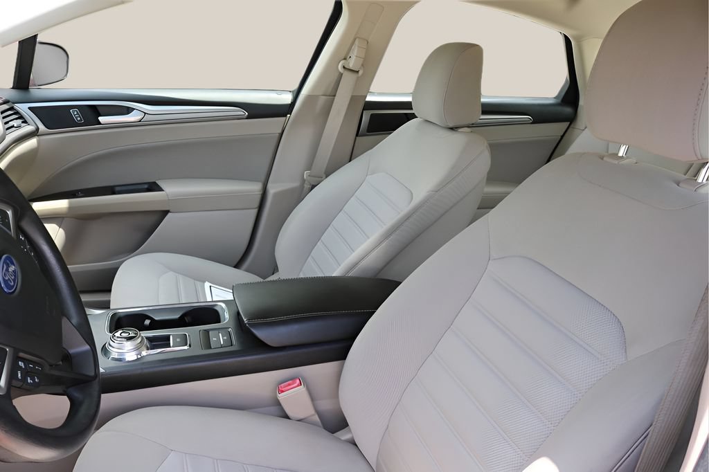 Used 2020 Ford Fusion SE FWD image 12