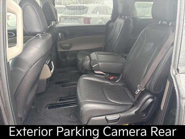 Certified 2025 Kia Carnival image 16
