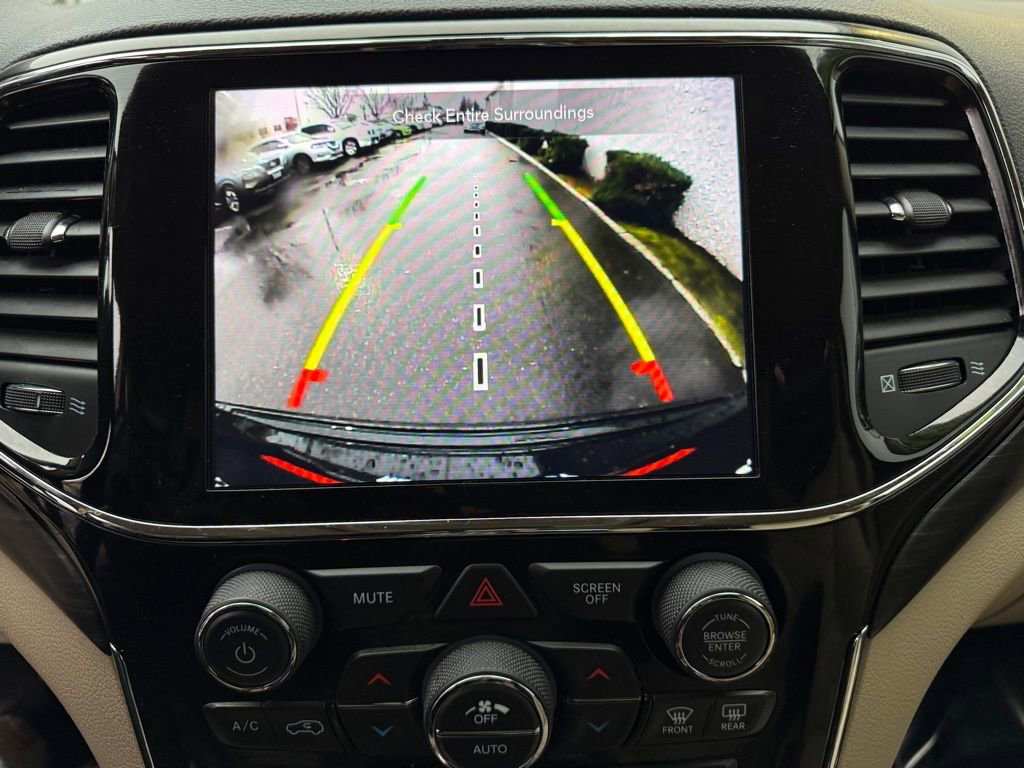 Used 2022 Jeep Grand Cherokee Laredo E image 27