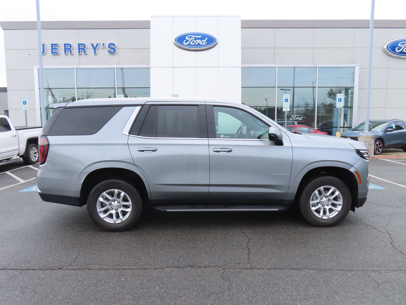 Used 2025 Chevrolet Tahoe LT image 4