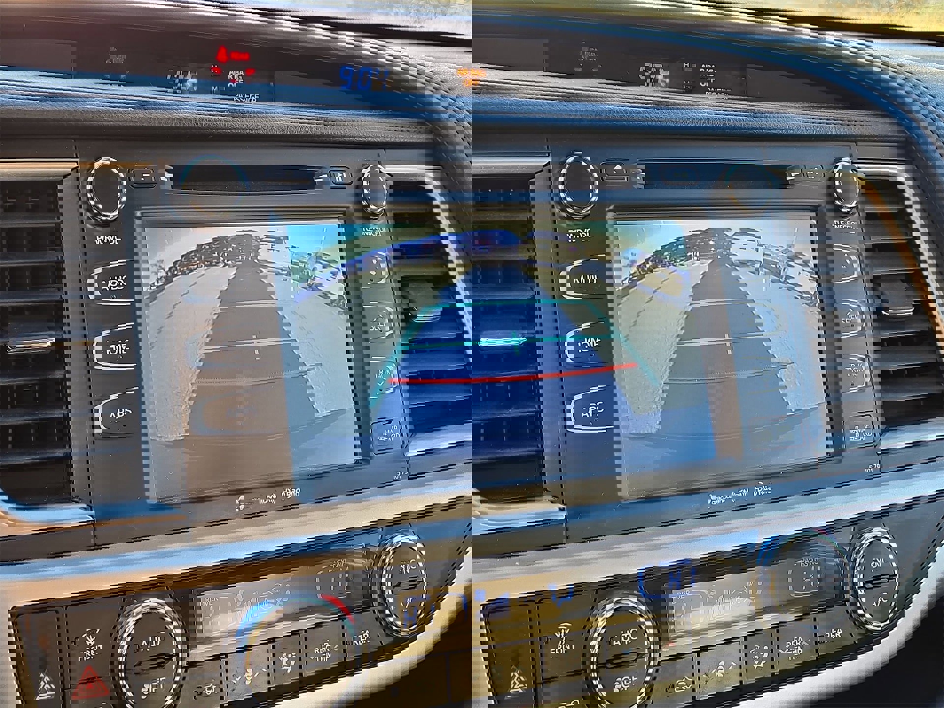 Used 2018 Toyota Highlander XLE image 18