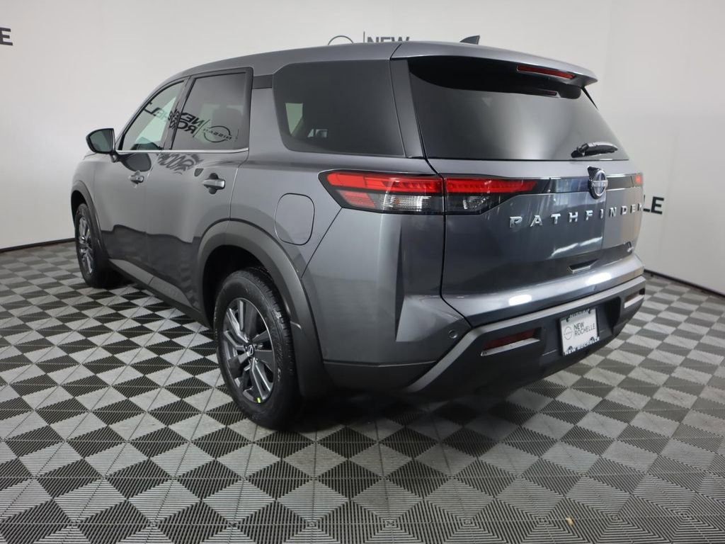 Certified 2025 Nissan Pathfinder S image 6