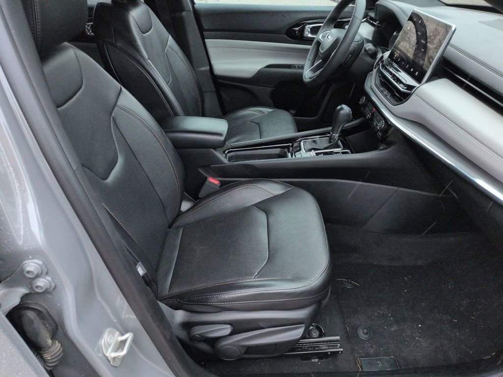 Used 2023 Jeep Compass Limited image 29