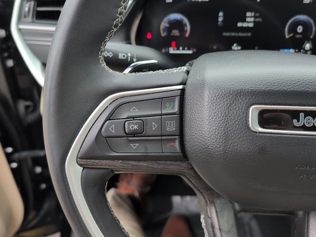 Used 2023 Jeep Grand Cherokee Limited image 28