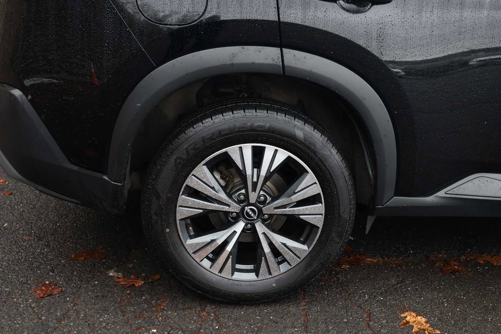 Used 2023 Nissan Rogue SV image 6