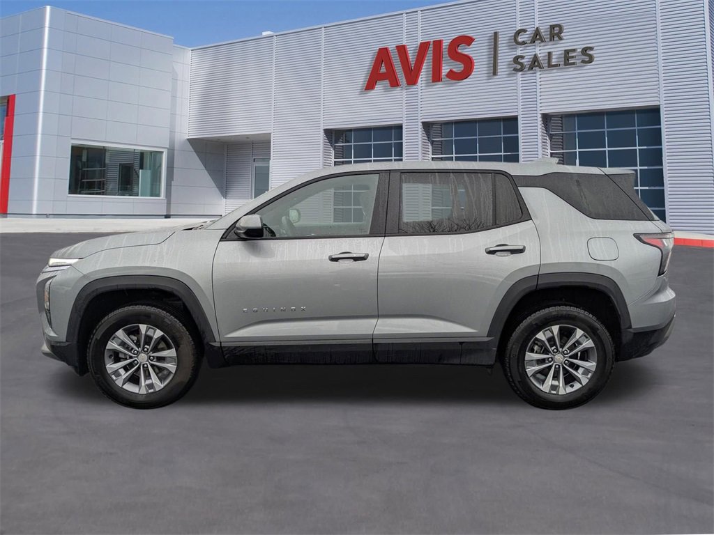 Used 2025 Chevrolet Equinox LT image 2