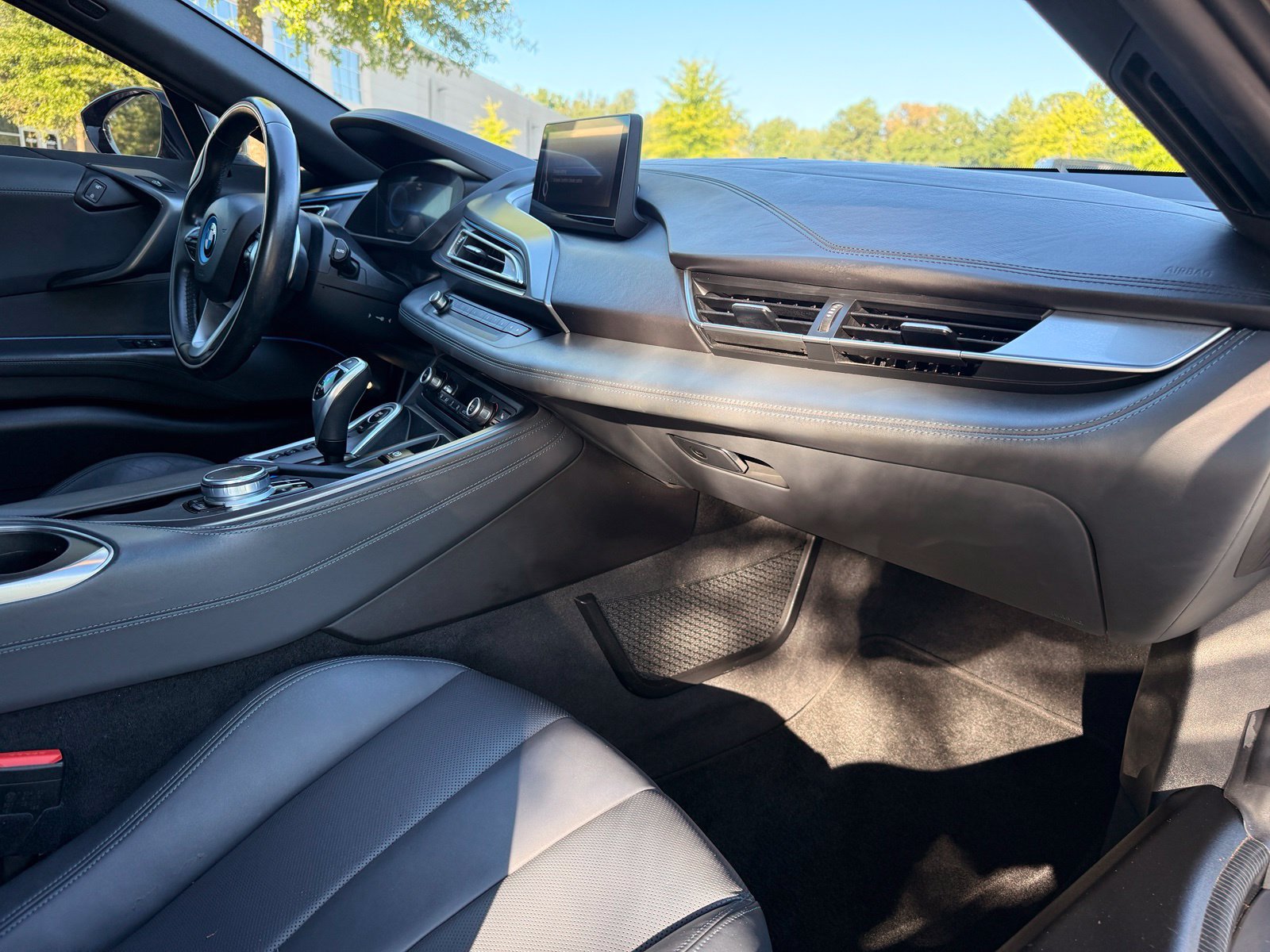 Used 2017 BMW i8 AWD/4WD image 23