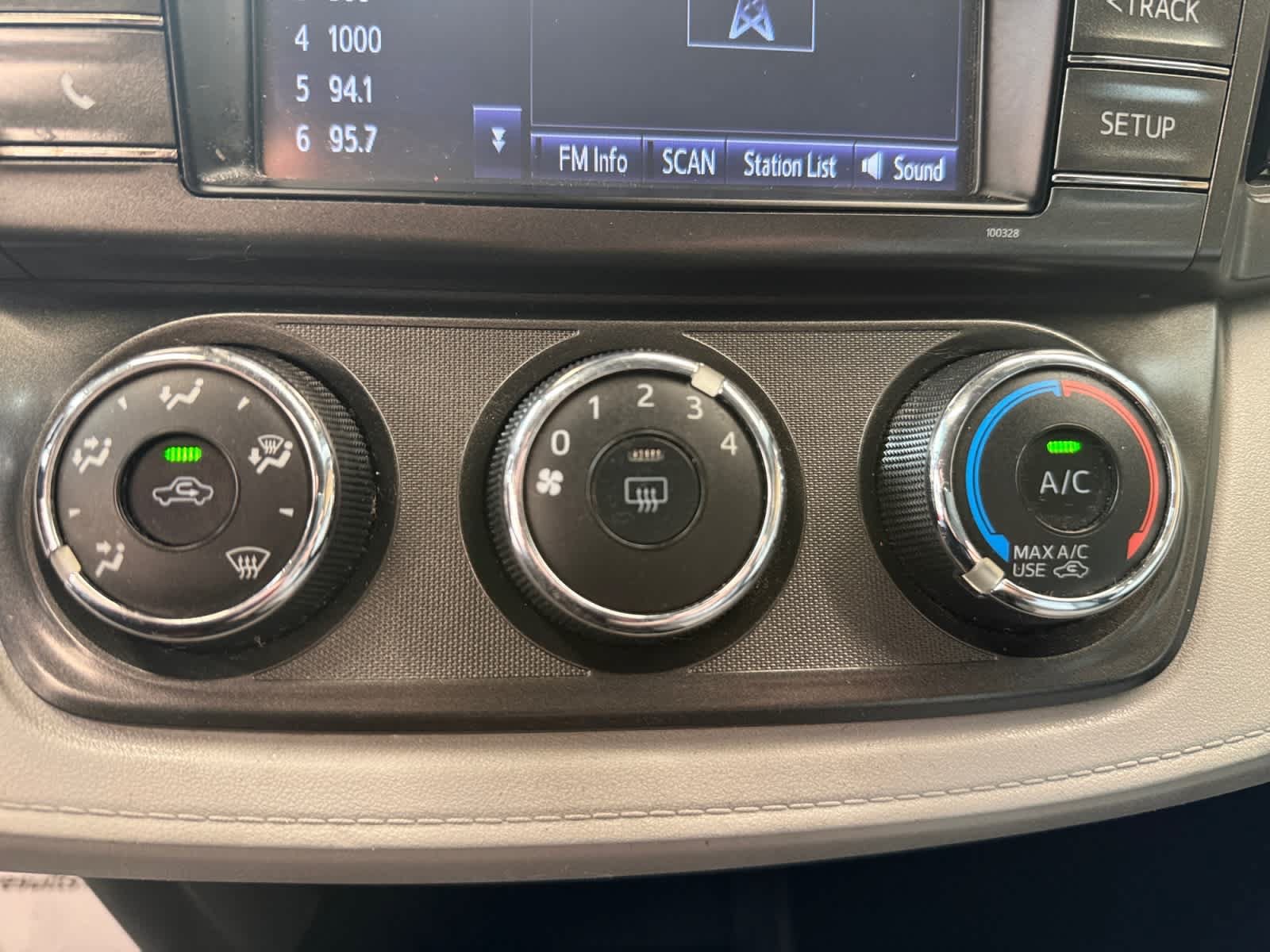 Used 2014 Toyota RAV4 LE FWD image 17