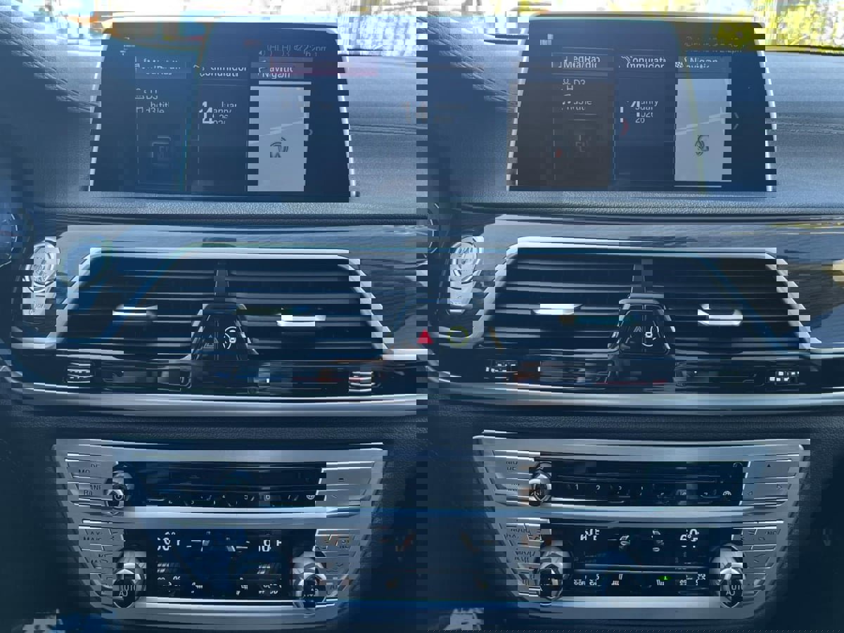 Used 2019 BMW 740i xDrive image 16