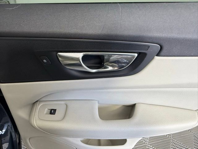 Used 2021 Volvo XC60 T5 Momentum w/ Climate Package image 35