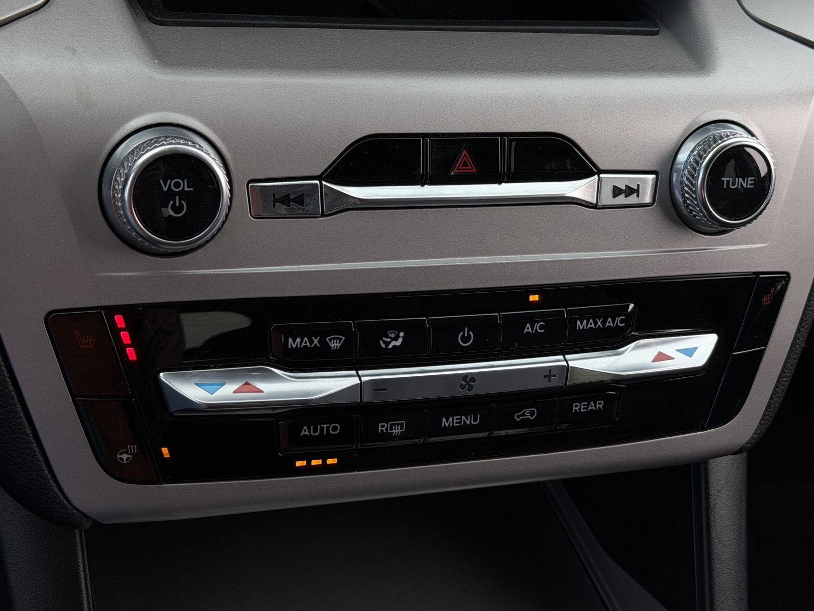 Used 2023 Ford Explorer XLT w/ Equipment Group 202A image 15