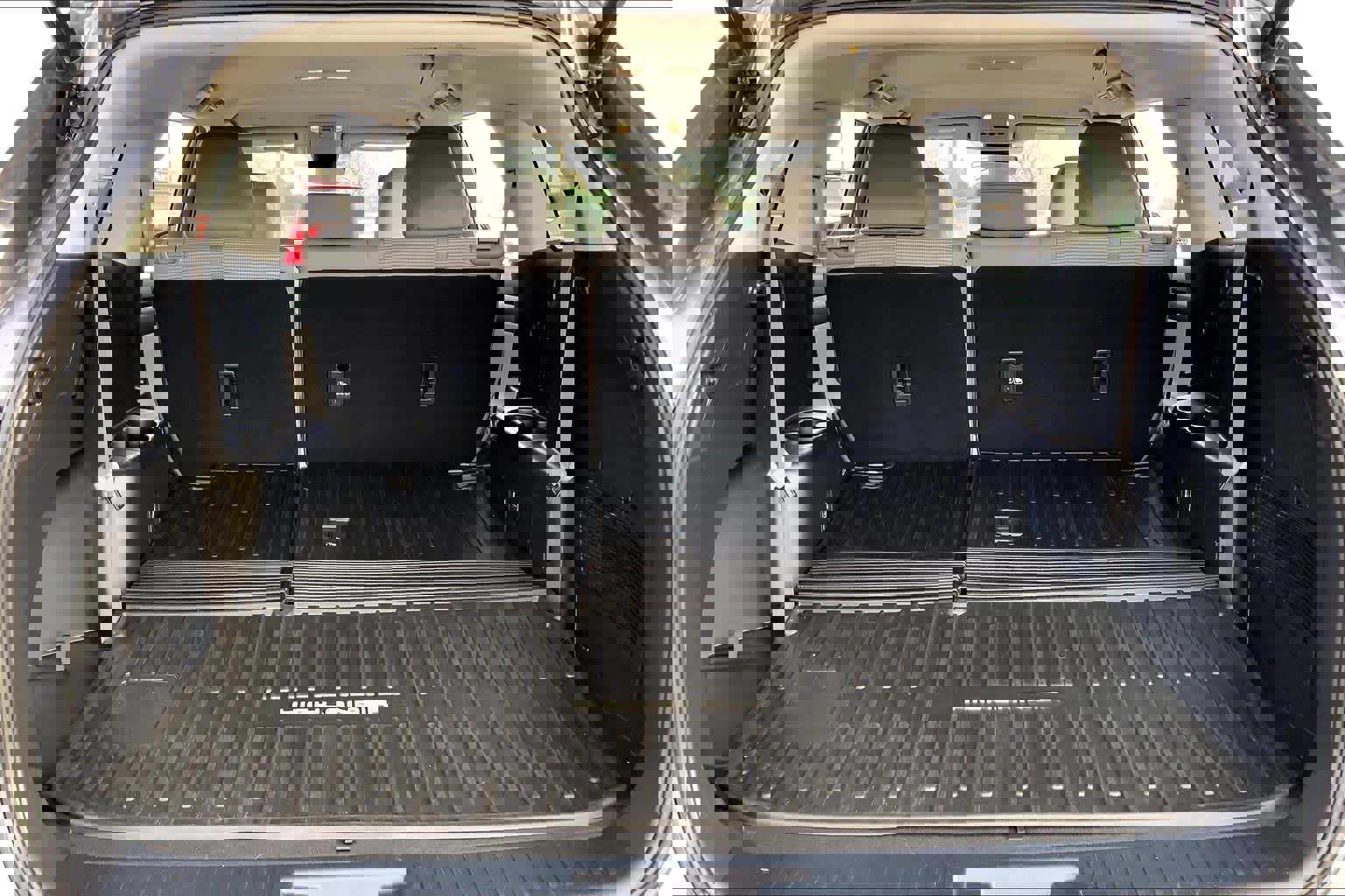 Used 2023 Toyota Highlander LE image 32