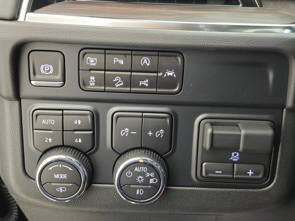 New 2025 Chevrolet Suburban Z71 w/ Z71 Off-Road Package image 13