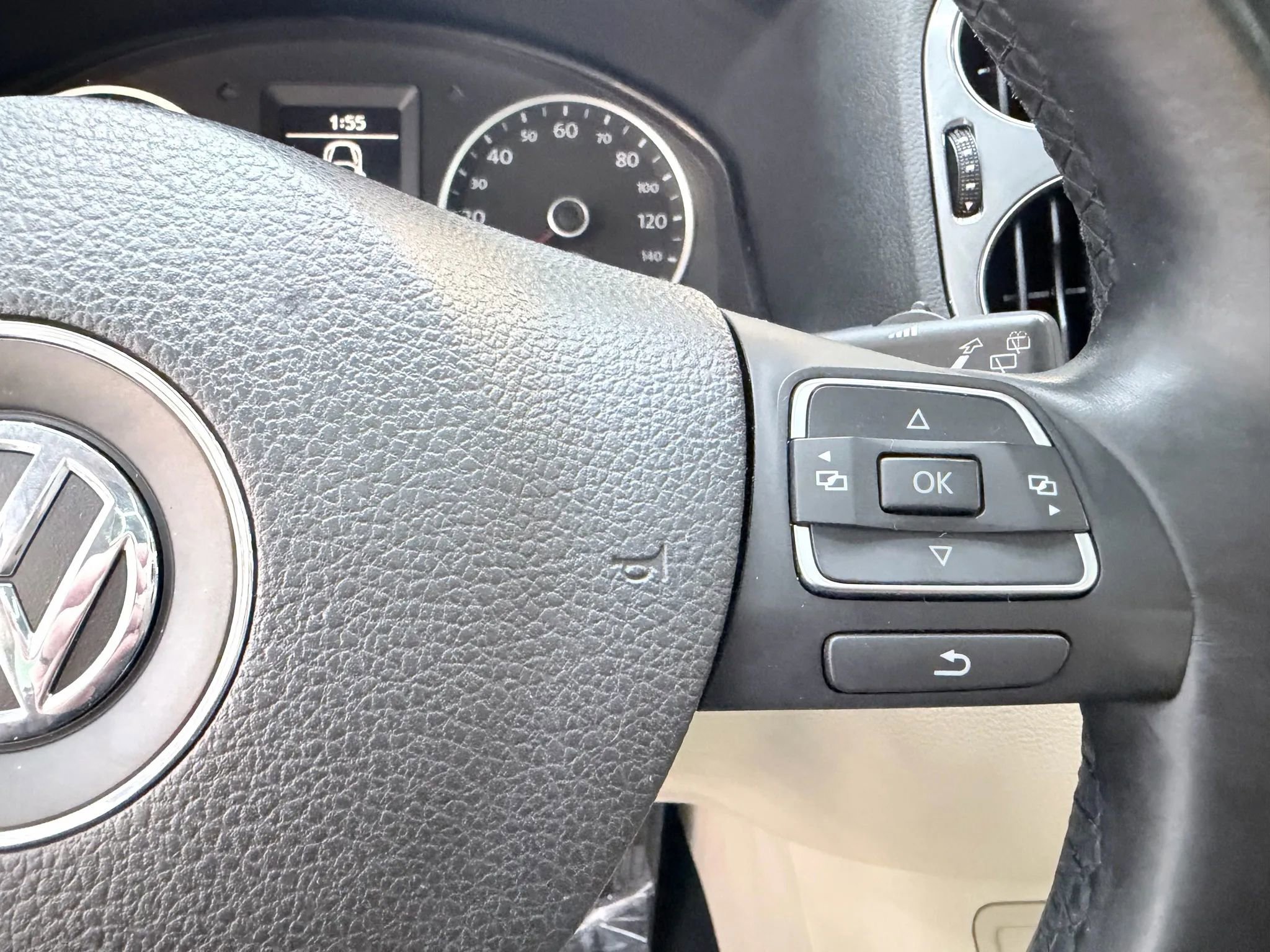 Used 2012 Volkswagen Tiguan SEL AWD/4WD image 17