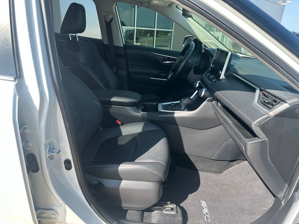 Used 2022 Toyota RAV4 XLE Premium AWD/4WD image 33