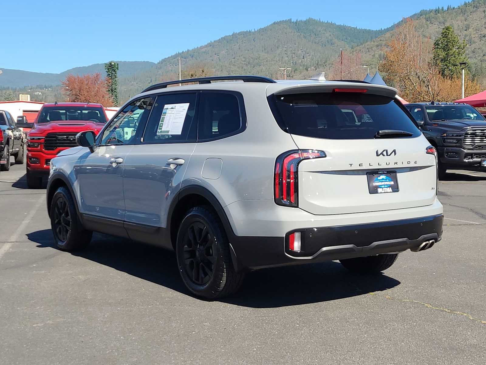 Used 2025 Kia Telluride AWD image 12