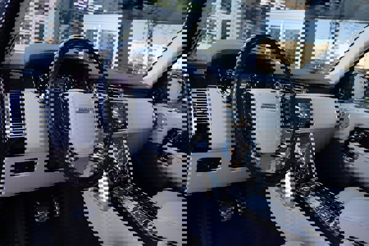 Used 2021 Land Rover Range Rover P525 Westminster Edition LWB image 17