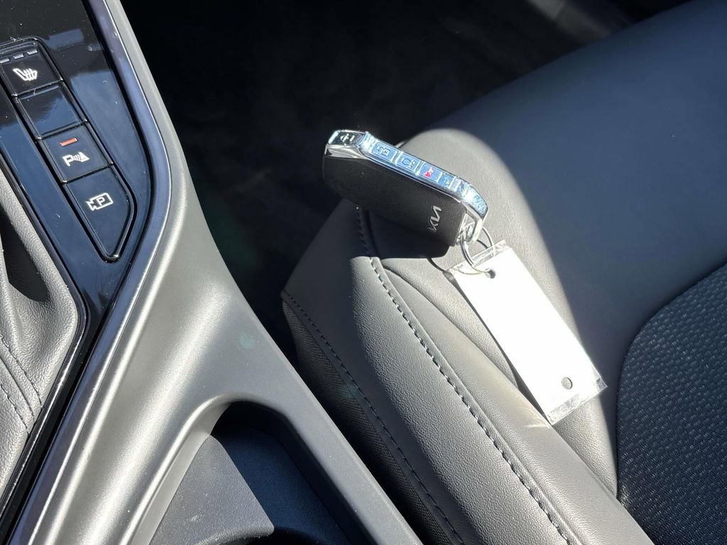 Used 2024 Kia Niro EX image 29