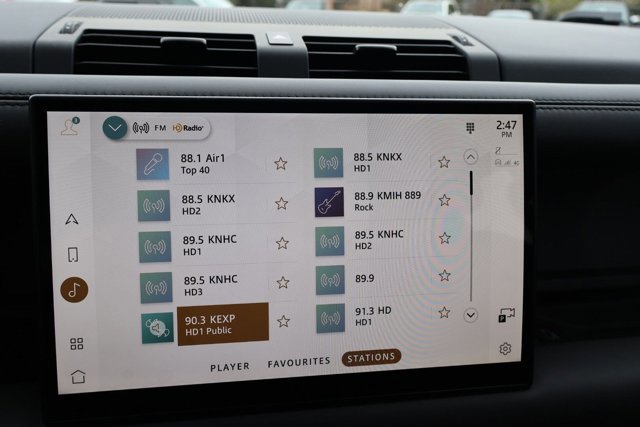 Used 2025 Land Rover Defender 110 X-Dynamic SE image 12