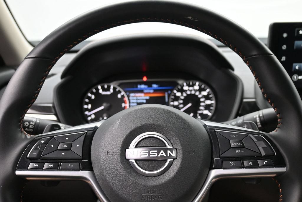 Used 2025 Nissan Altima 2.5 SR w/ SR Premium Package FWD image 12