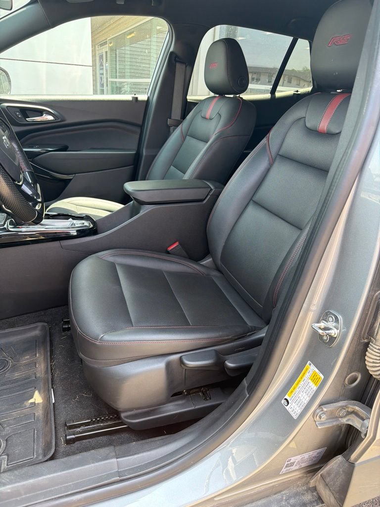 Used 2024 Chevrolet Trax RS w/ Driver Confidence Package FWD image 9